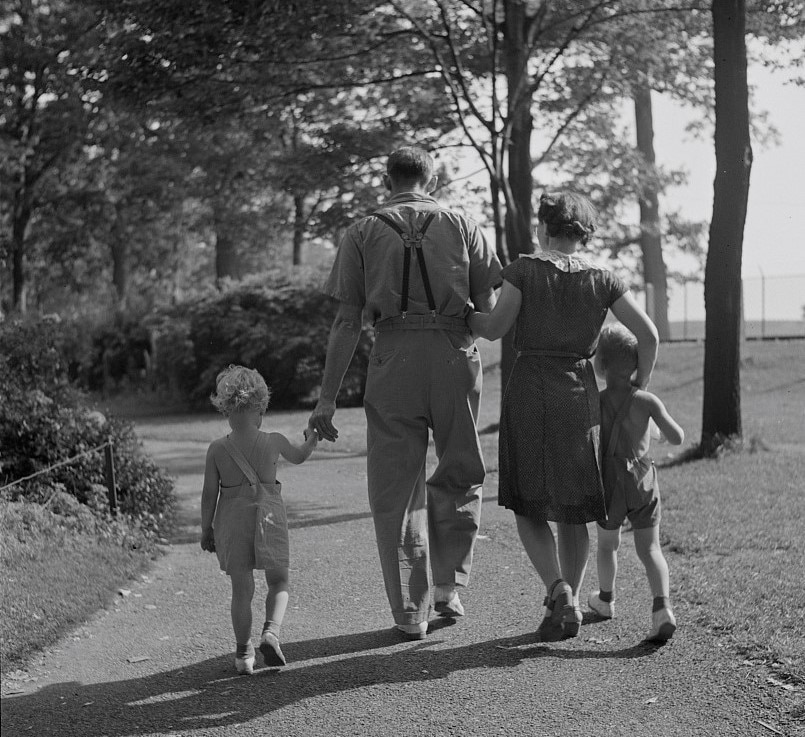 Family with mom, dad and two children